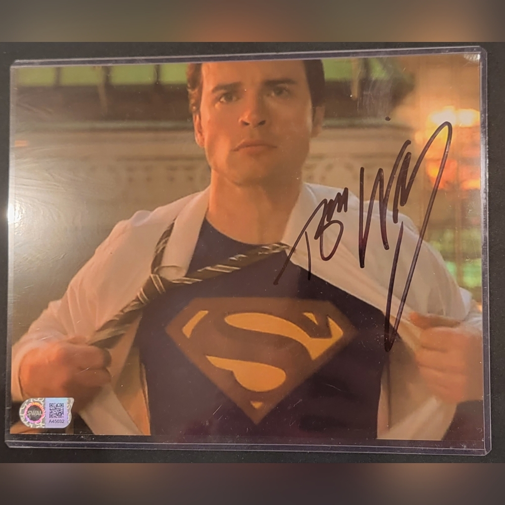 Tom Welling signed Smallville 8x10 photo. Comes with SWAU Authentication.